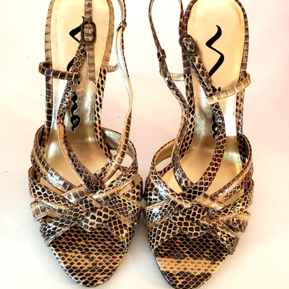 Nina Heels Size 7M Genuine Leather Sole